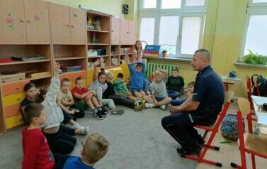 Wizyta policjanta - pogadanka na temat bezpieczeństwa 1