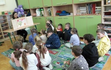 TEATRZYK KAMISHIBAI &ndash; ZAJĘCIA W KLASIE 2B 13