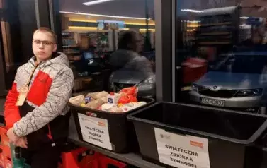 Świąteczna zbi&oacute;rka żywności 5