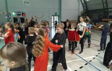 Bal karnawałowo &ndash; walentynkowy dla uczni&oacute;w klas I-III 8