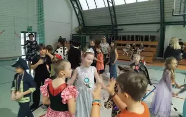 Bal karnawałowo &ndash; walentynkowy dla uczni&oacute;w klas I-III 9