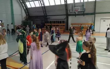 Bal karnawałowo &ndash; walentynkowy dla uczni&oacute;w klas I-III 12