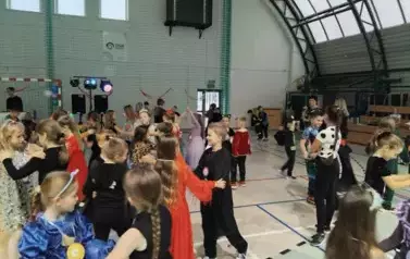 Bal karnawałowo &ndash; walentynkowy dla uczni&oacute;w klas I-III 21