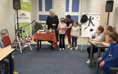 Spotkanie z lekturą w klasie IIb - &bdquo;Detektyw Pozytywka&rdquo; 6