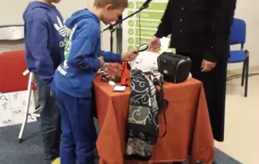 Spotkanie z lekturą w klasie IIb - &bdquo;Detektyw Pozytywka&rdquo; 17