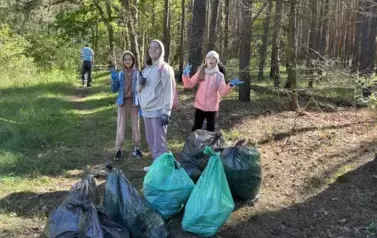 Akcja sprzątania świata w ramach Staszowskich Dni dla Ziemi 12
