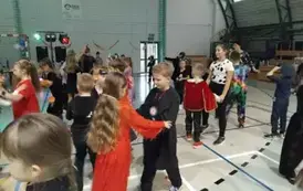 Bal karnawałowo &ndash; walentynkowy dla uczni&oacute;w klas I-III 8
