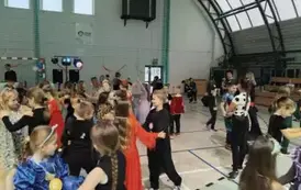 Bal karnawałowo &ndash; walentynkowy dla uczni&oacute;w klas I-III 21