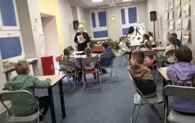 Spotkanie z lekturą w klasie IIb - &bdquo;Detektyw Pozytywka&rdquo; 19