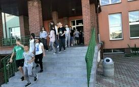 Pr&oacute;bna ewakuacja szkoły 13