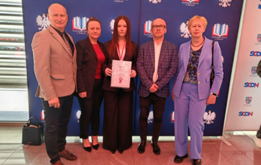 Laureatka X Wojew&oacute;dzkiego Konkursu z Matematyki 7