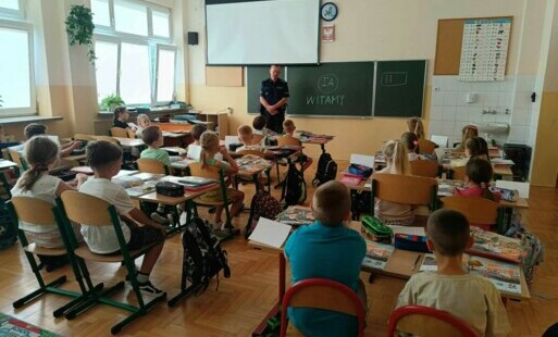 Zdjęcie do Wizyta policjanta - pogadanka na temat bezpieczeństwa